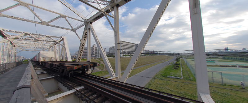 赤川の鉄橋貨車が通る_e0169286_19686.jpg