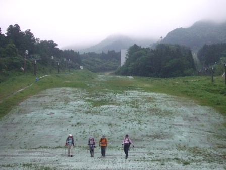 夏山訓練登山　「大万木～琴引山縦走」　参加16名_d0007657_19375911.jpg