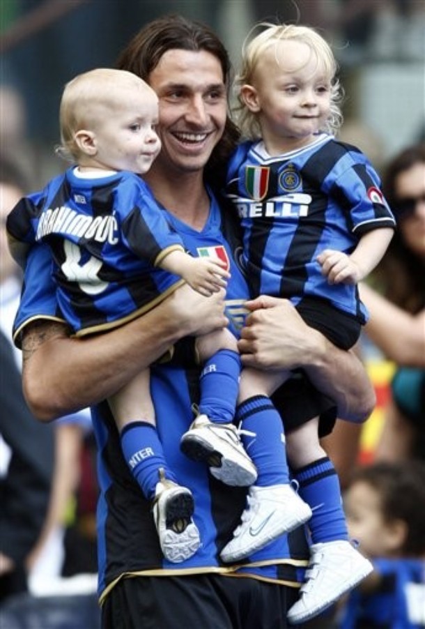 08 09 Zlatan 25goals セリエa得点王 Champagne Swedish Nova In The Sky 08 09 Zlatan 25goals セリエa得点王 Champagne Swedish Nova In The Sky