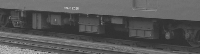 オユ10 2528とその床下_f0203926_22315411.jpg