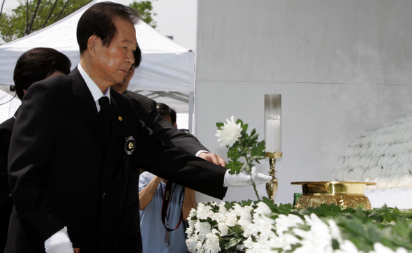 金大中元大統領、李明博政権に対して怒る_e0049842_0162620.jpg