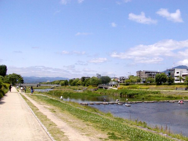 鴨川沿い_c0057390_0374747.jpg