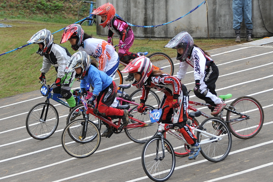 2009JBMXFジャパンシリーズ第２戦IN上越金谷山VOL7：ガールズ9~１５才クラス決勝_b0065730_1958546.jpg