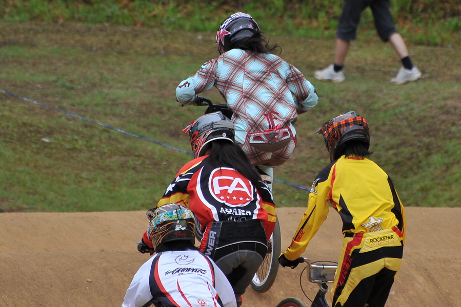 2009JBMXFジャパンシリーズ第２戦IN上越金谷山VOL7：ガールズ9~１５才クラス決勝_b0065730_20154887.jpg