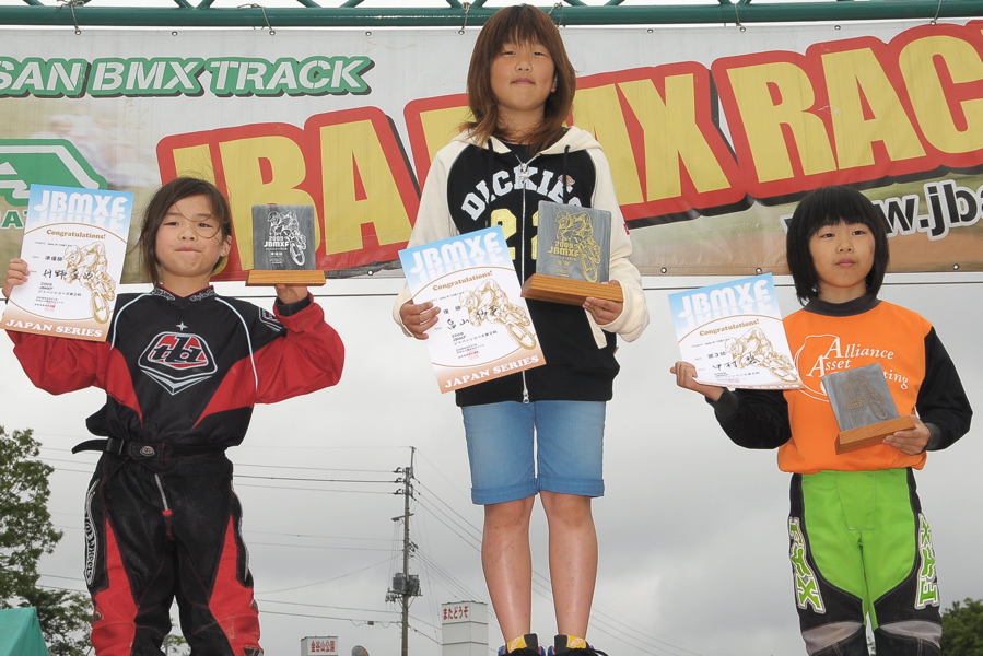 2009JBMXFジャパンシリーズ第２戦IN上越金谷山VOL7：ガールズ9~１５才クラス決勝_b0065730_2042080.jpg