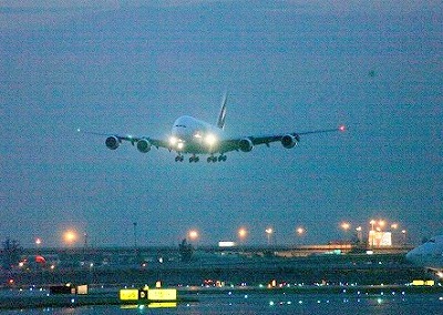 タイにも、ついにエアバスＡ３８０就航_b0174498_1956355.jpg