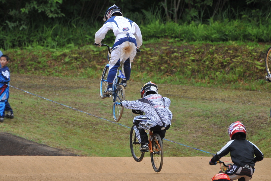 2009JBMXFジャパンシリーズ第２戦IN上越金谷山VOL9：ボーイズ１１~１４才クラス決勝_b0065730_18383670.jpg