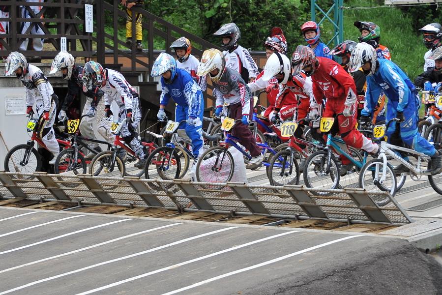 2009JBMXFジャパンシリーズ第２戦IN上越金谷山VOL9：ボーイズ１１~１４才クラス決勝_b0065730_18445737.jpg