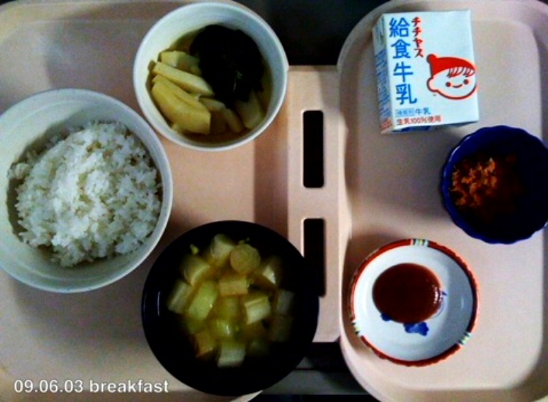 ●入院6日目 病院食とおぼんのなぞ_a0033733_1945533.jpg