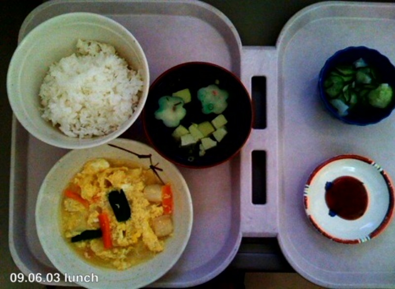 ●入院6日目 病院食とおぼんのなぞ_a0033733_1949214.jpg