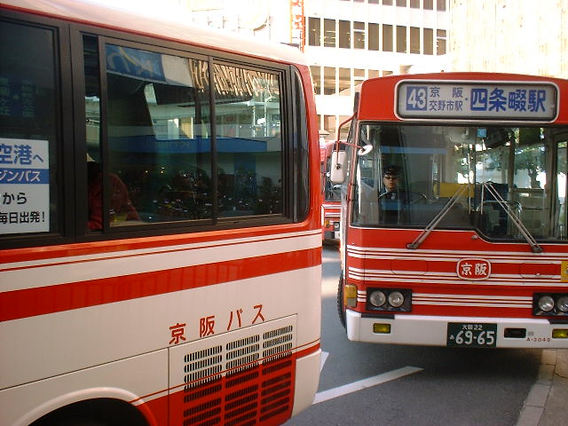 午後3時の枚方市駅南口3番のりば_f0206711_23172150.jpg