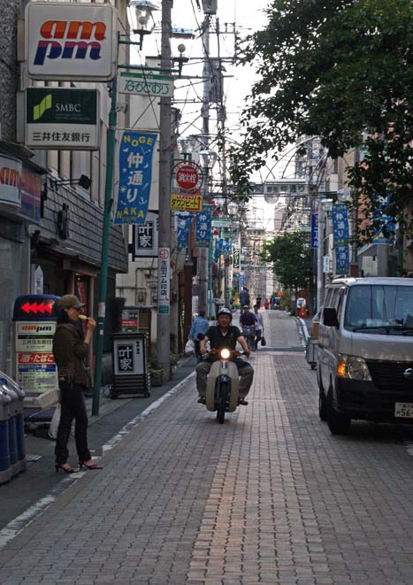 横浜・野毛およびMM21散策_c0094546_1333372.jpg