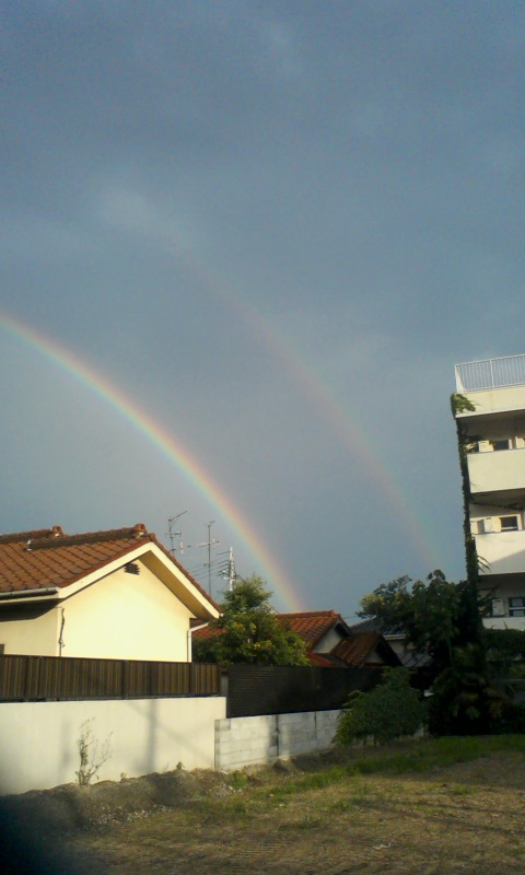 大きな二重の虹が、_a0088827_21133439.jpg