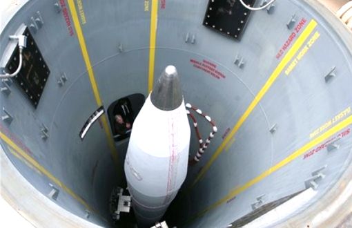 北の引き裂かれたカーテン 半島一触即発にF15待機_d0123476_7471490.jpg