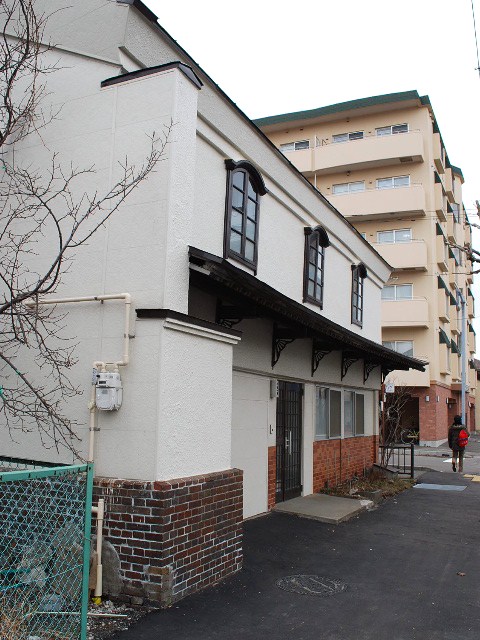 函館・弁天町の蔵造り風商家(函館の建物案内)_f0142606_150479.jpg
