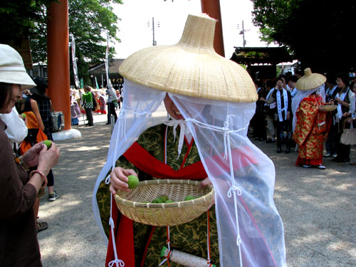 上賀茂神社 献上梅道中_e0048413_21312232.jpg