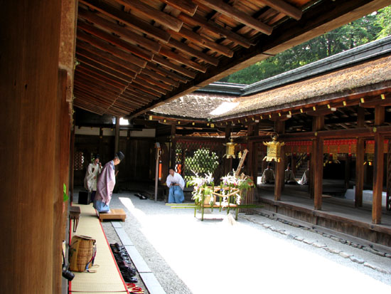 上賀茂神社 献上梅道中_e0048413_2131493.jpg