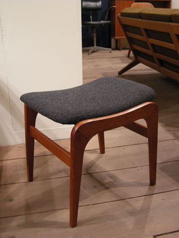 Stool (DENMARK) & お知らせ_c0139773_21201952.jpg