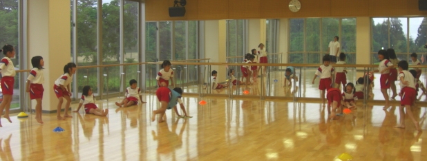 室内でも歓声！_d0027501_12241855.jpg
