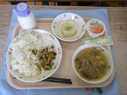 \'09年おもしろ給食(1)……信州のメニュー_c0062934_2294985.jpg