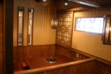 可動間仕切り韓国風組子 しちりん屋山ノ内店2_e0074935_171018100.jpg