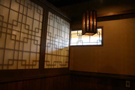 可動間仕切り韓国風組子 しちりん屋山ノ内店2_e0074935_17247100.jpg