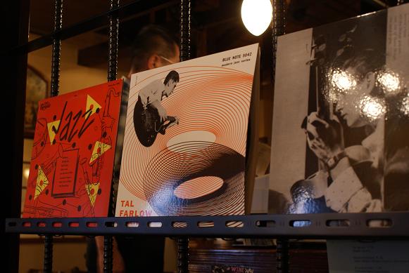 階段を上がると別世界 中華街近くのJAZZスポット@神戸_b0063958_22223147.jpg