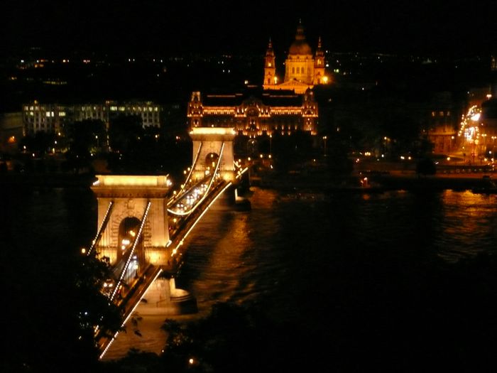 ６月６日（土)ブダペストの街とくさり橋の夜景！_f0060461_17503489.jpg