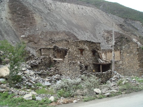 08年四川大地震被災地調査報告　13　被害状況_c0162425_2045566.jpg