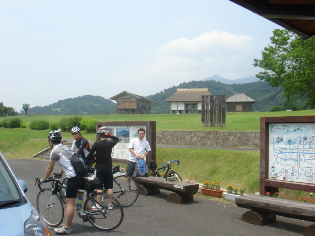 平沢官衙遺跡とあやめ_b0124462_1881399.jpg