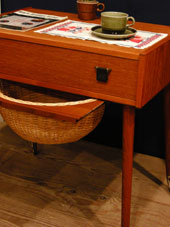Sewing table (DENMARK)_c0139773_21212035.jpg
