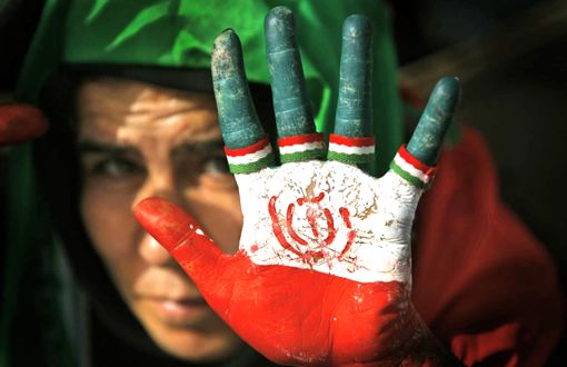イランのグリーン革命「緑の津波」で空前の投票率_d0123476_11464351.jpg