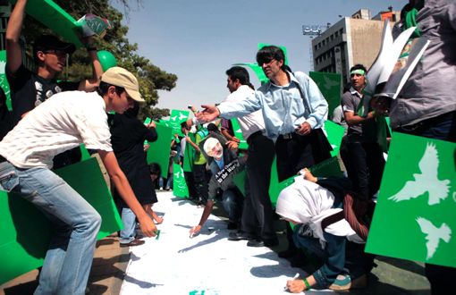 イランのグリーン革命「緑の津波」で空前の投票率_d0123476_11525673.jpg