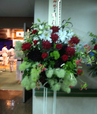 空手の大会にお花をお届け_d0029716_1894234.gif