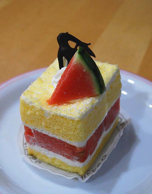 MIKADOのすいかのケーキ_c0177814_1063331.jpg