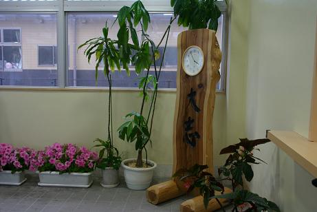 後輩に飫肥杉製の時計台を贈った、50歳群団の話_f0138874_961313.jpg