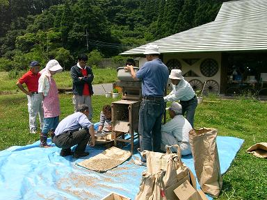 農機具 唐箕 とうみ の実演イベント 千葉県いすみ環境と文化のさとセンター 農機具 唐箕 とうみ の実演イベント 千葉県いすみ環境と文化のさとセンター
