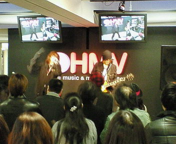 横浜HMV:インストアライブ☆_b0183113_0394070.jpg