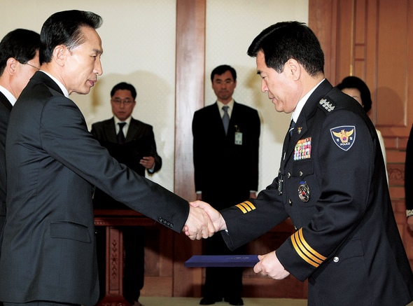韓国警察、「ブレーキのない疾走」_e0049842_30078.jpg