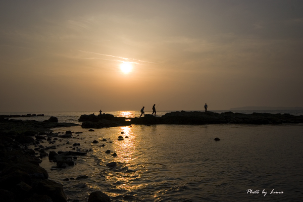 　夕日に映える釣り人_c0165046_2250682.jpg