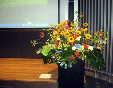 東大先端研のプレゼン会場に飾るお花のお届け_d0029716_20495041.gif
