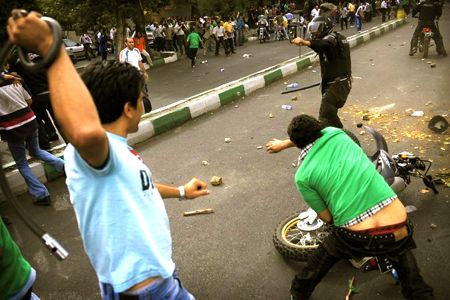 グリーン革命の怒れる若者たち・イラン現地レポート-2_d0123476_15252486.jpg