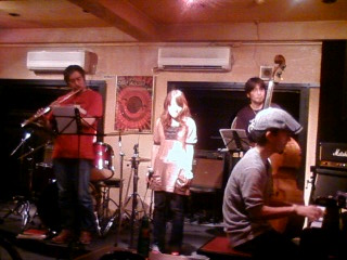 ライブ「GIN HOUSE」_a0110794_23441912.jpg