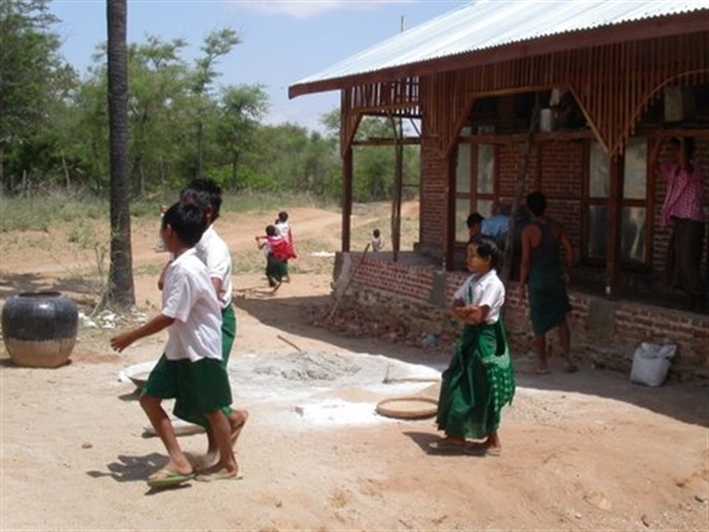 ミャンマー　バガンの僻地に学校を建てる（5）_a0120187_12513334.jpg