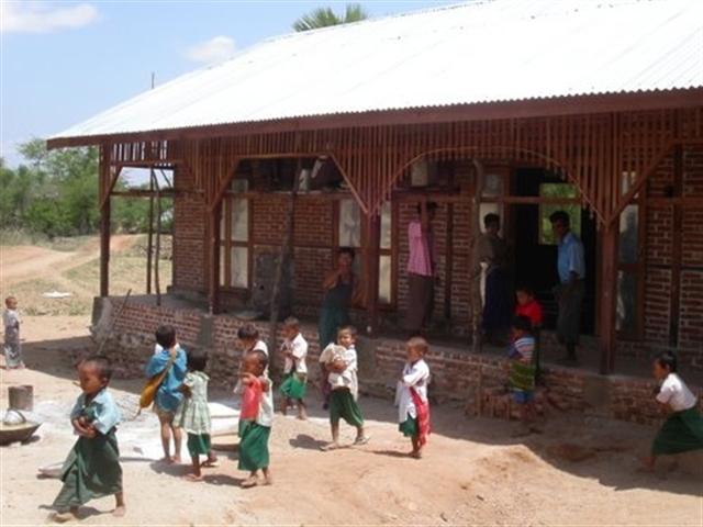 ミャンマー バガンの僻地に学校を建てる(5)_a0120187_1251337.jpg