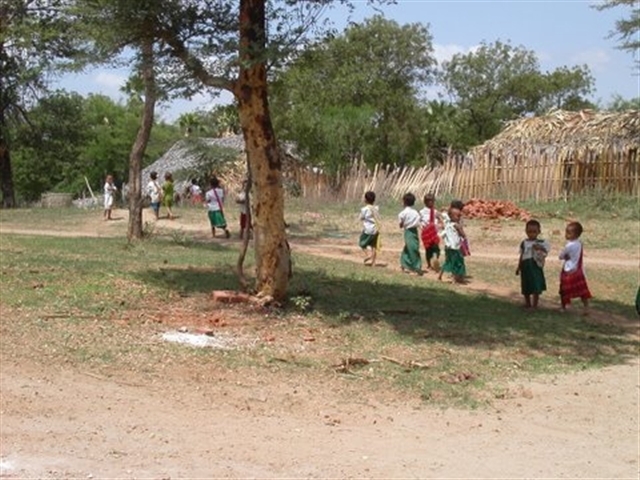 ミャンマー　バガンの僻地に学校を建てる（5）_a0120187_12514882.jpg
