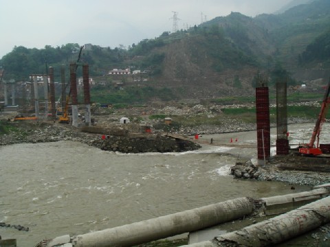 09年4月四川大地震再調査　1　百花大橋_c0162425_2183518.jpg