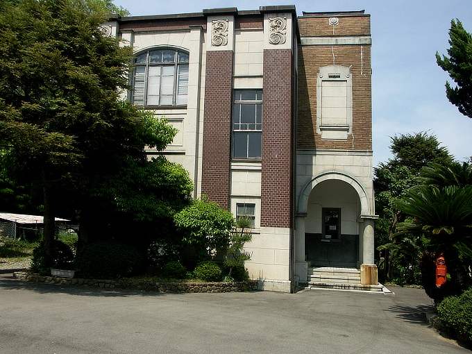 旧龍野醤油醸造組合本館(うすくち龍野醤油資料館別館）_f0116479_2045160.jpg