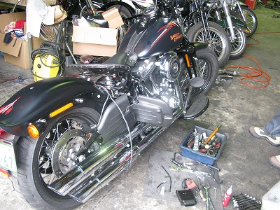 CROSS BONES(FLSTSB)にThunder　Max　装着完了！！_a0110720_16474383.jpg