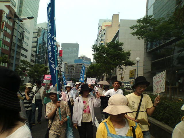 大阪で【均等待遇ウェーブ】開催・・安心して生活できる賃金・雇用を!(1)_e0094315_16535894.jpg